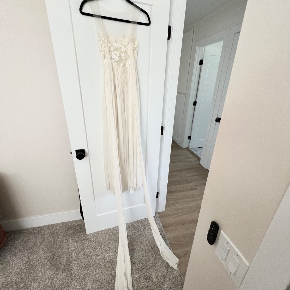 Grace Loves Lace Loren Chiffon Ivory Wedding Dress - Picture 8 of 16